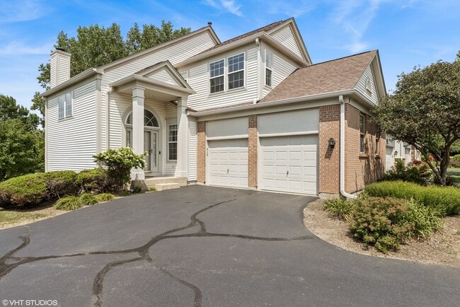 property at 7 Edgebrook Ct