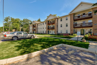 Tall Trees in Tiffin, OH - Foto de edificio - Building Photo