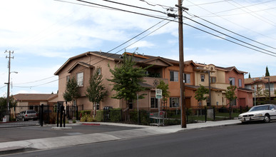 Windemere Apartments in Hayward, CA - Foto de edificio - Building Photo