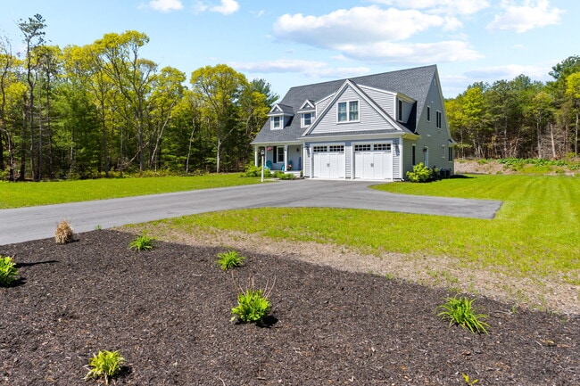 65 St Marks Rd in Falmouth, MA - Foto de edificio - Building Photo