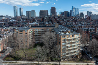 River House Condos in Boston, MA - Foto de edificio - Building Photo