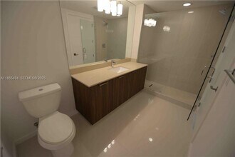 5252 NW 85th Ave in Doral, FL - Building Photo - Building Photo