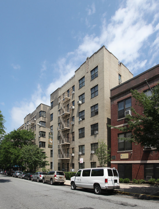 570 Fort Washington Ave in New York, NY - Building Photo