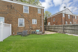 5156 W 63rd Pl in Chicago, IL - Building Photo - Building Photo
