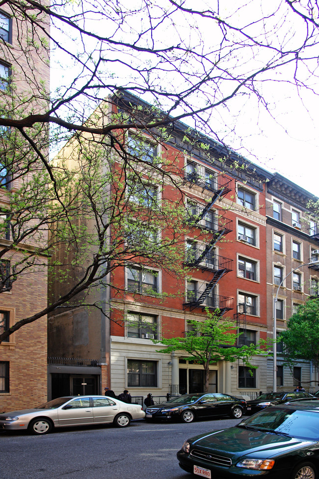 327 W 83rd St in New York, NY - Building Photo - Building Photo