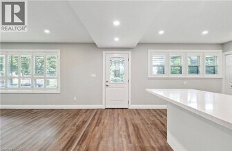 23 Terrance Dr in Brantford, ON - Building Photo - Building Photo