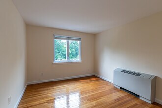 115 S Main St in West Hartford, CT - Foto de edificio - Interior Photo