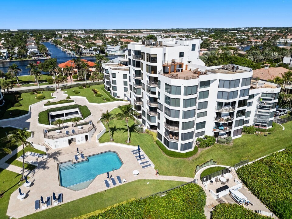 2565 S Ocean Blvd in Highland Beach, FL - Building Photo