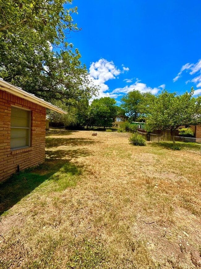 816 Lamar St in Kerrville, TX - Building Photo - Building Photo