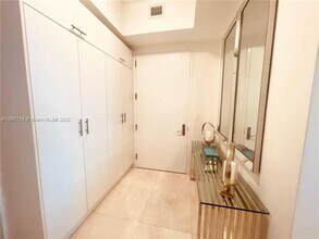 16001 Collins Ave in Sunny Isles Beach, FL - Building Photo - Building Photo