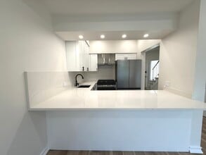 7825 Darien Lakes Dr in Darien, IL - Building Photo - Building Photo