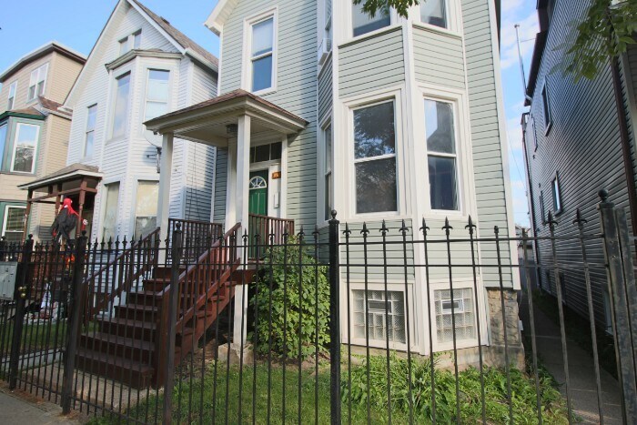 1811 N Kedzie Ave in Chicago, IL - Building Photo