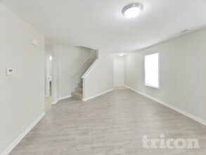 1296 Edgewater Dr in Greenwood, IN - Foto de edificio - Building Photo