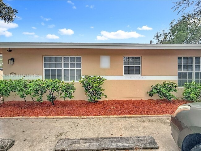 530 NE 34th St in Pompano Beach, FL - Building Photo - Building Photo