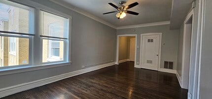 4751 N Monticello Ave in Chicago, IL - Foto de edificio - Building Photo