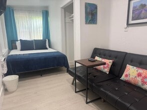 582 E 18th St in Hialeah, FL - Foto de edificio - Building Photo