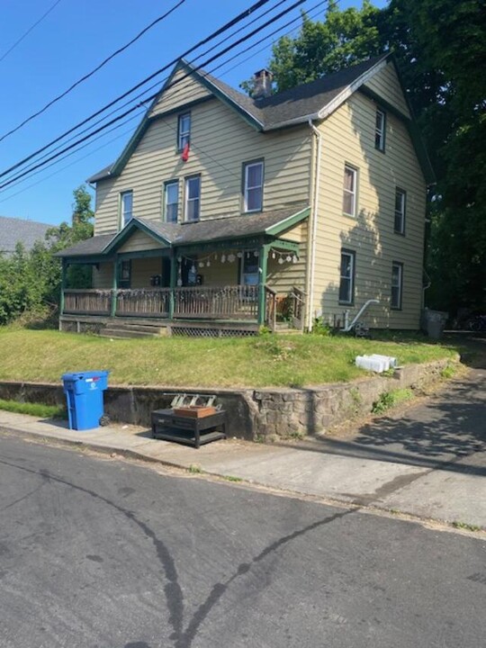 25 Lincoln St in Bristol, CT - Building Photo