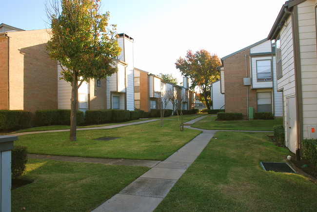 Alena Apartments in Dallas, TX - Building Photo - Building Photo