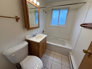 2410-2506 Brentwood Pkwy in Madison, WI - Building Photo - Building Photo