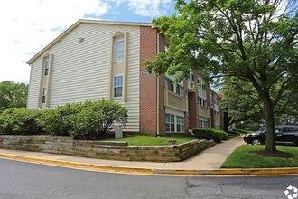 Montgomery Club Apartments* in Gaithersburg, MD - Building Photo - Building Photo