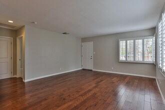 5907 Yarmouth Ave in Encino, CA - Building Photo - Building Photo