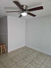 2450 Jackson St in Hollywood, FL - Foto de edificio - Building Photo