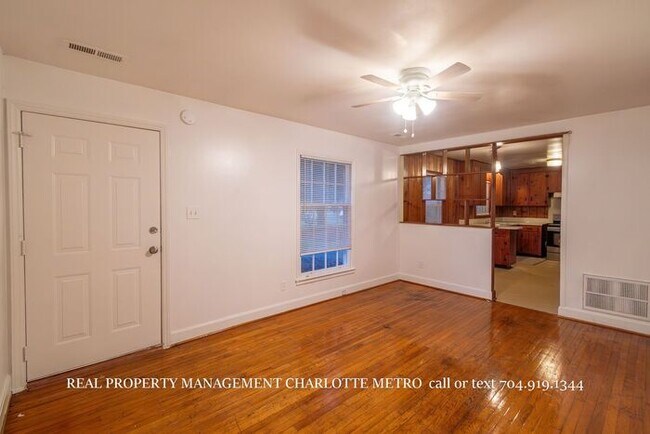 3025 Amity Garden Ct in Charlotte, NC - Building Photo - Building Photo