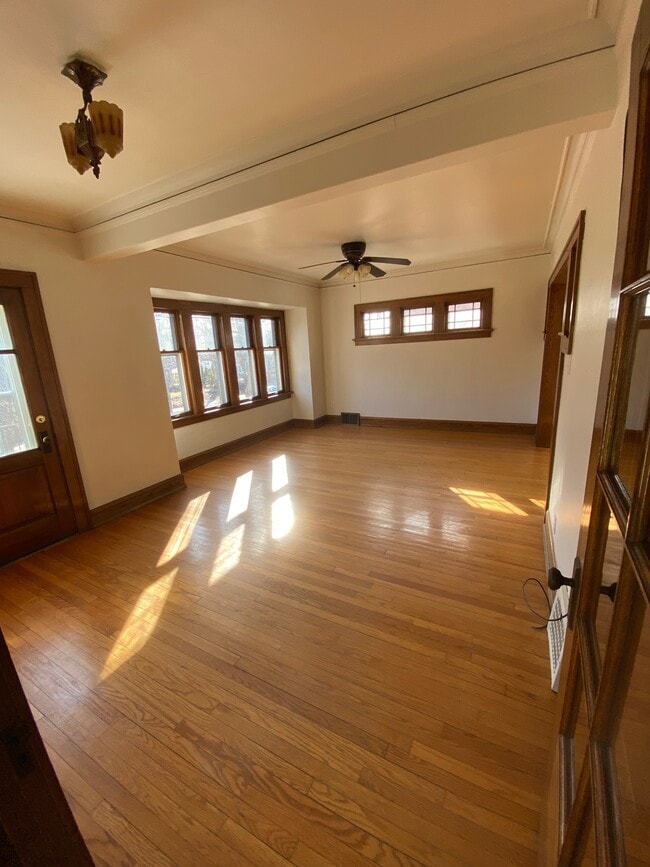 3233 N Humboldt Blvd, Unit Upper in Milwaukee, WI - Building Photo - Building Photo