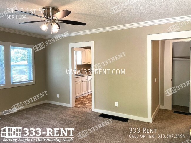 311 E 1st St in Lee's Summit, MO - Foto de edificio - Building Photo