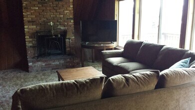 1184 Club View Dr in Big Bear Lake, CA - Building Photo - Building Photo