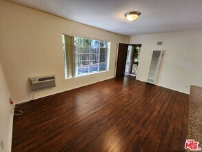 1013 N San Vicente Blvd in West Hollywood, CA - Building Photo - Building Photo