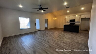 1718 102nd St in Lubbock, TX - Building Photo - Building Photo