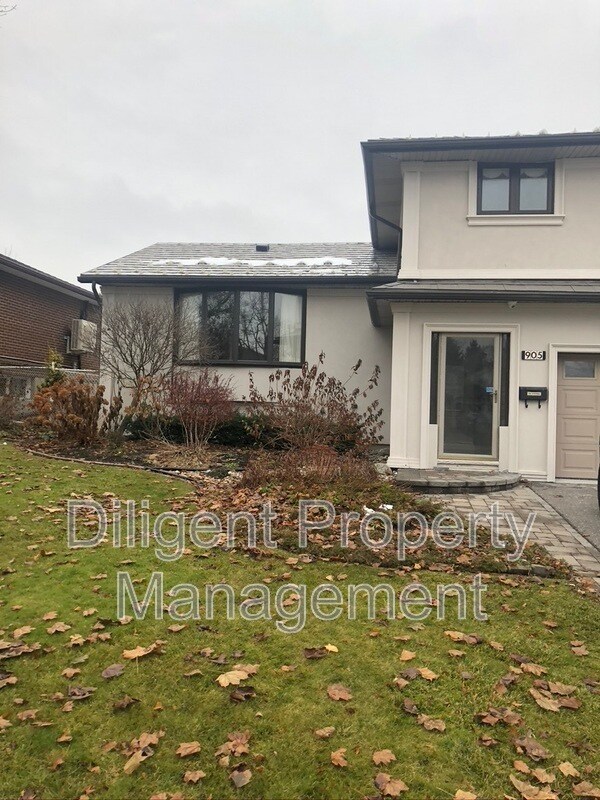 905 Central Park Blvd N in Oshawa, ON - Building Photo - Building Photo