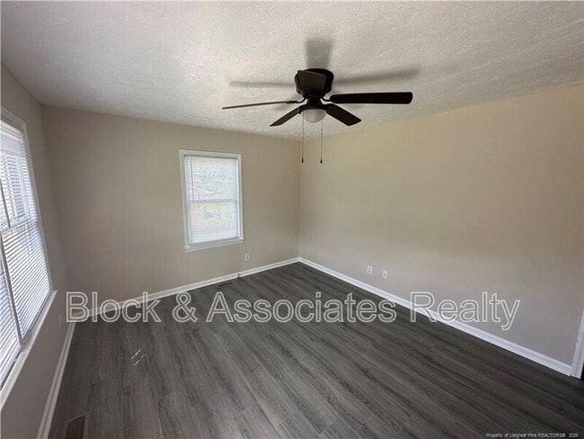 4944 Fieldcrest Dr in Fayetteville, NC - Building Photo - Building Photo