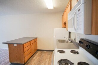 8635 N Leonard St-Unit -10 in Portland, OR - Building Photo - Building Photo