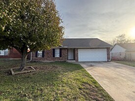 808 W Elder Dr in Mustang, OK - Building Photo