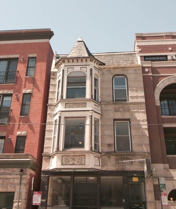 2652 N Halsted St in Chicago, IL - Foto de edificio