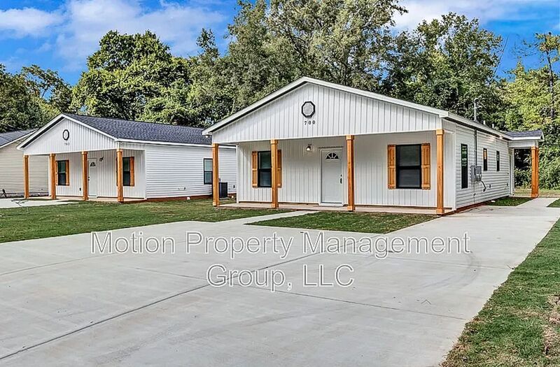 700 Carmen Ave in Fort Valley, GA - Building Photo