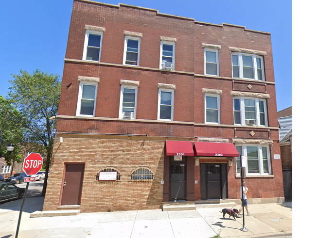 2301 S Oakley Ave in Chicago, IL - Building Photo - Primary Photo