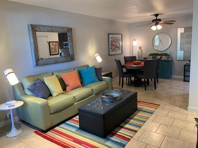2821 N Los Felices Rd in Palm Springs, CA - Foto de edificio - Building Photo