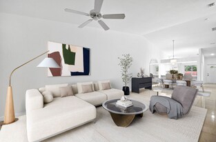 2325 Hidden Lake Dr in Naples, FL - Building Photo