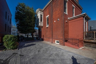 1873 3rd St NW, Unit A in Washington, DC - Foto de edificio - Building Photo