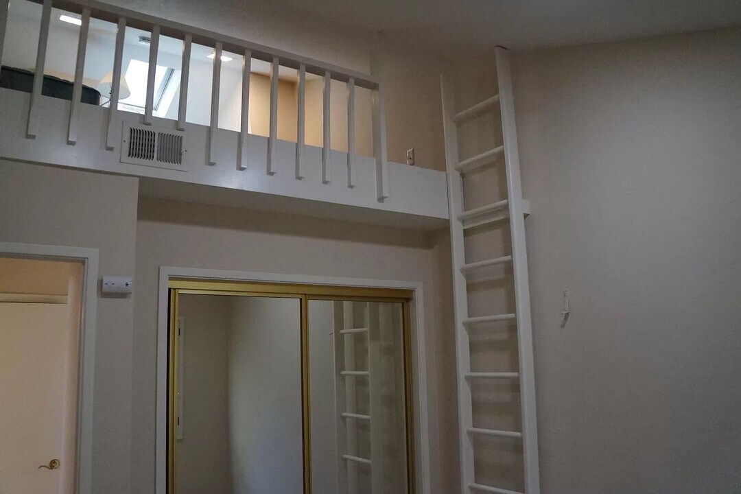 1286 St Mark Ct in Los Altos, CA - Building Photo