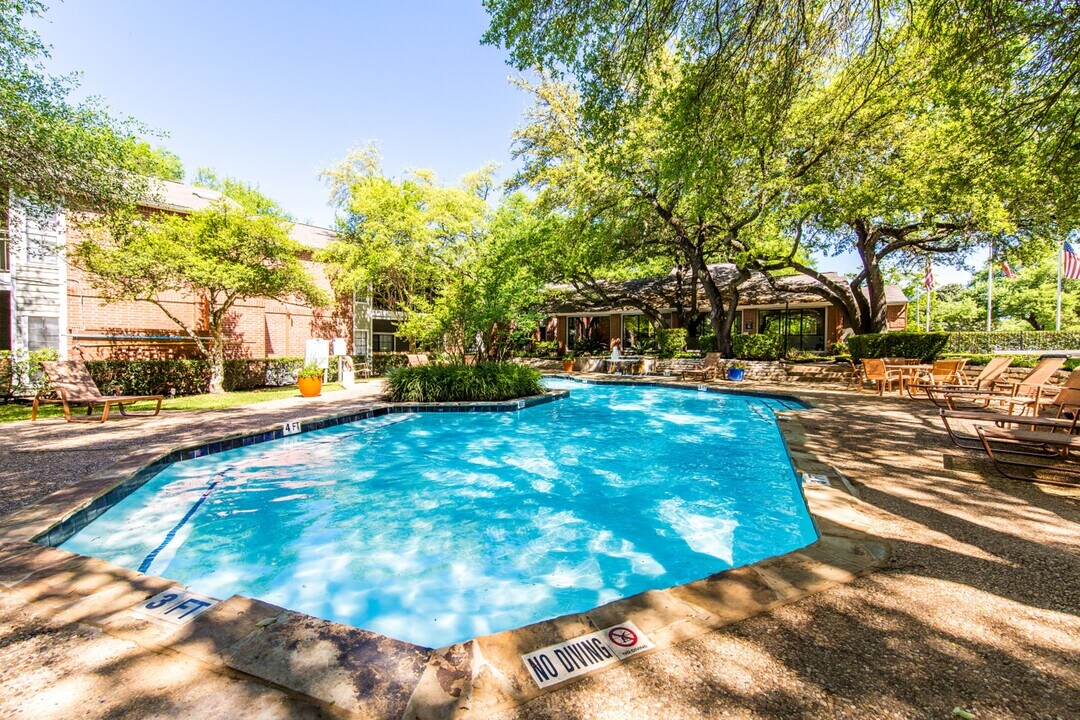 Arboretum Oaks in Austin, TX - Foto de edificio