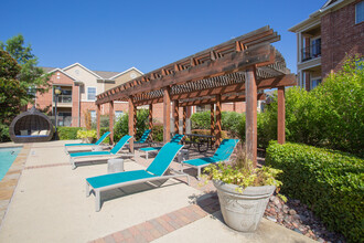 Vista 121 Apartment Homes in Lewisville, TX - Foto de edificio - Building Photo