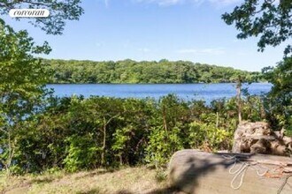 22 W Shore Dr in Southampton, NY - Building Photo - Building Photo