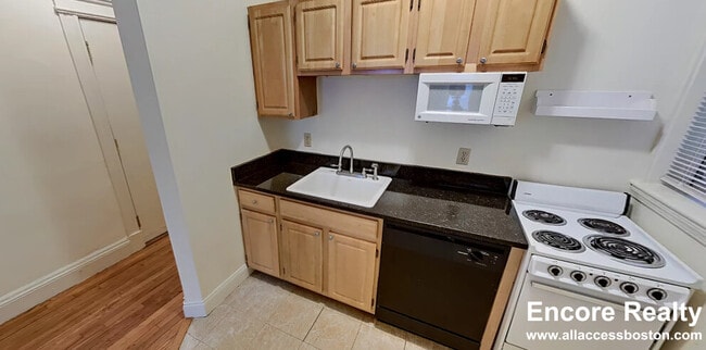 195 Park Dr, Unit 5 in Boston, MA - Building Photo - Building Photo