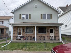 319 Green St in Scranton, PA - Building Photo