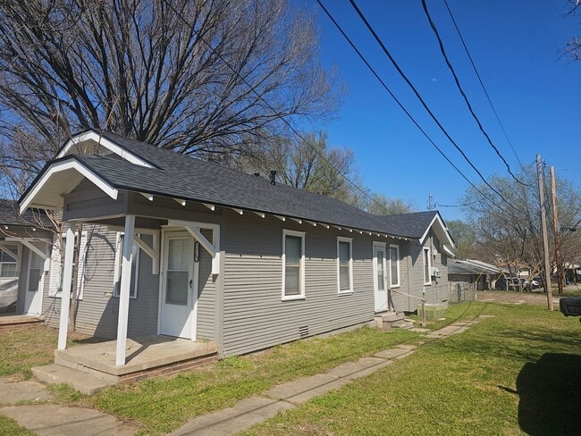 property at 121 S Center St