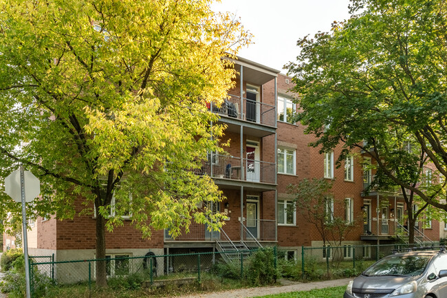 165 Saint-Luc Rue in Québec, QC - Building Photo - Building Photo